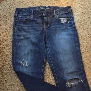 American eagle destroyed medium wash skinny jeans